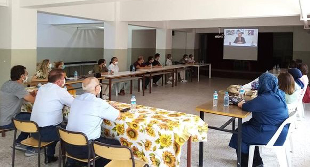 Bakan Özer’in açılış konuşmasını dinlediler