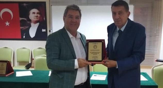 Başkan Çobanoğlu’na Teşekkür Plaketi