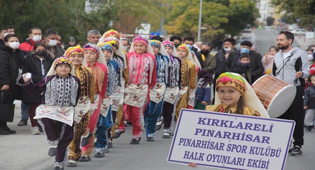 Halk Oyunları ekibine vatandaştan tam not