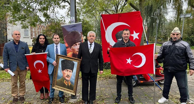 Atatürk sevdalıları Hollanda’da Ata’sını andılar
