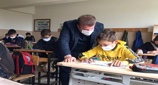 Müdür Aşcı öğrencileri yalnız bırakmadı