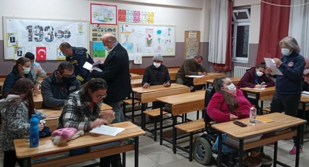 İğneada’da arıcılar bilgilendirildi