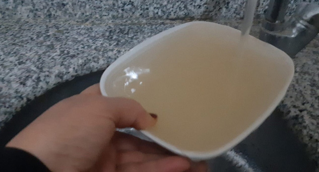 Musluklardan resmen çamur akıyor