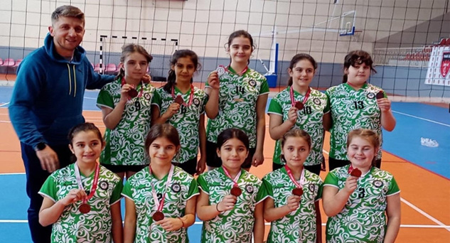 Küçük Kız Voleybol takımı İl 3’üncüsü