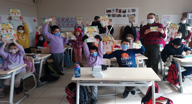 Okullarda Diyanet Çocuk Takvimi dağıtıldı