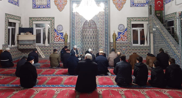 Camilerde manevi şenlik devam ediyor