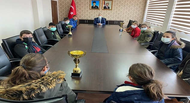 Kaymakam Kılıç başarılı sporculara tebrik etti