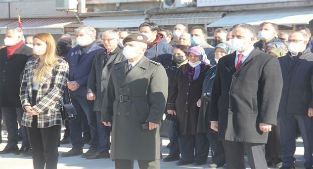 Atatürk anıtına çelenk sunuldu
