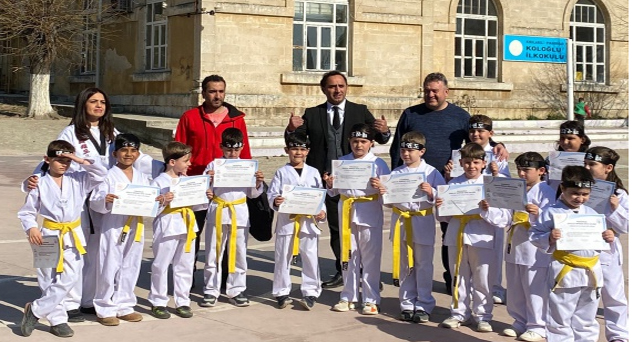 Minik Taekwondocular ilk kuşaklarını aldı
