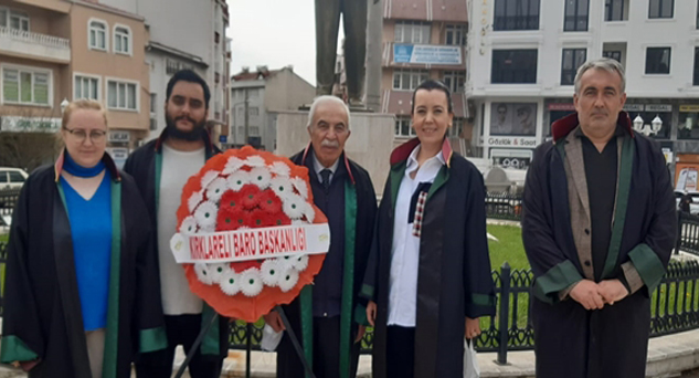 Avukatlar Atatürk Anıtına çelenk sundu