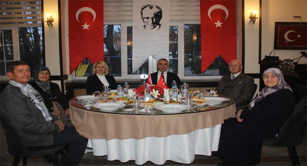 Şehit aileleri ve gaziler iftar yemeğinde buluştu