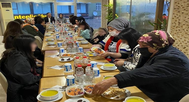 Dünya Yetimler Günü’ne özel iftar