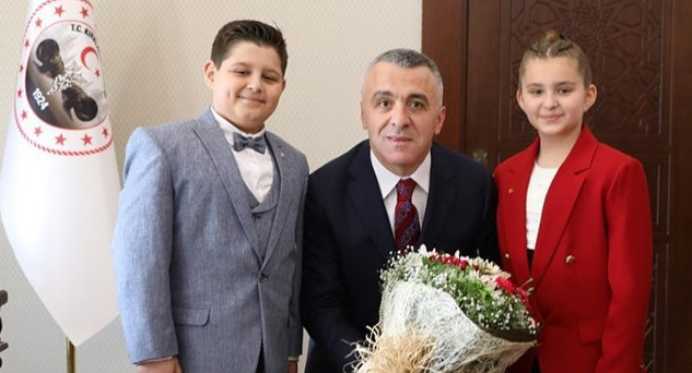 “Hem sahipleri hem emanetçilerisiniz”