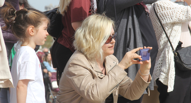 Anne ve babaların fotoğraf mesaisi