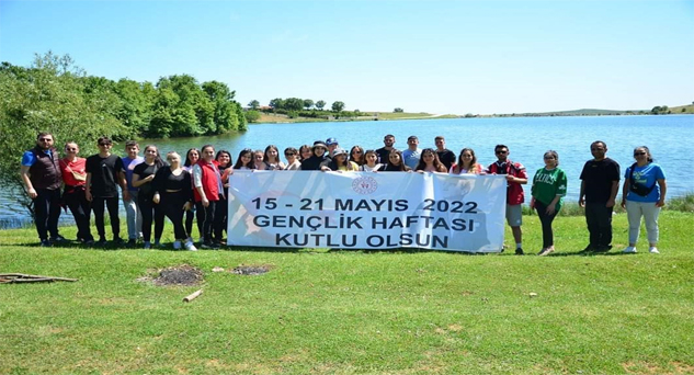 Gençler doğada gönüllerince eğlendi