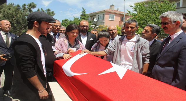 İlçe Milli Eğitim Müdürlüğü önünde tören düzenlendi