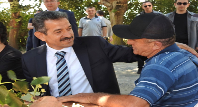 Vali Ekici ve eşinden huzurevine ziyaret