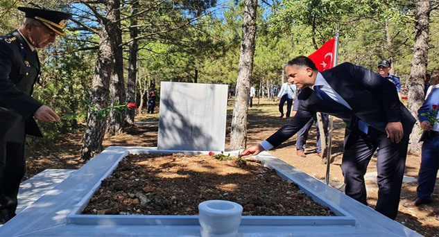 Poyralı Şehitliği ziyaret edildi