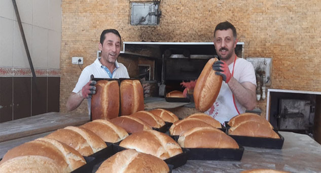 Sıcakta zorlu ekmek mesaisi