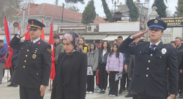 Atatürk Anıtına çelenkler sunuldu