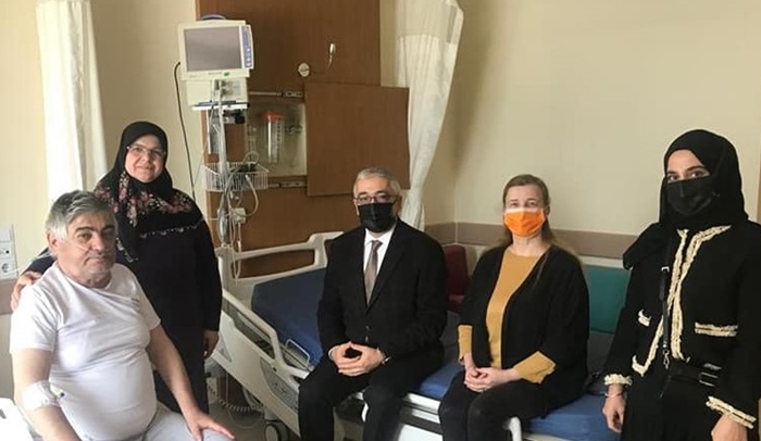 Müdür Uysal’dan şehit yakınına hastanede ziyaret