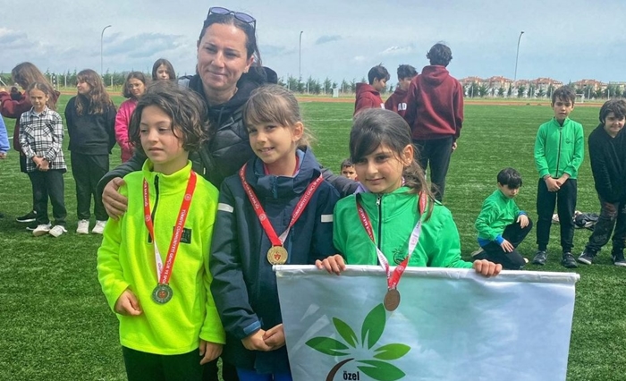 Elif Ada atletizim 60 metre il birincisi oldu