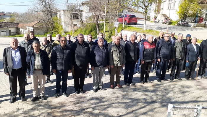Ataköylüler Atatürk büstüne çelenk koydular
