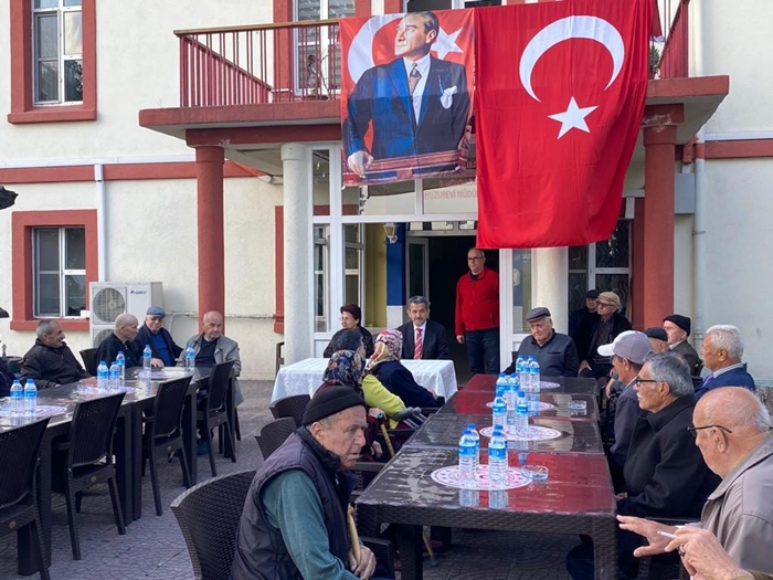Vali Ekici’den ayağının tozu ile bayram ziyareti