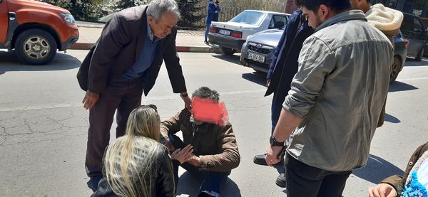 İlk müdahaleyi yoldan geçen sağlıkçılar yaptı