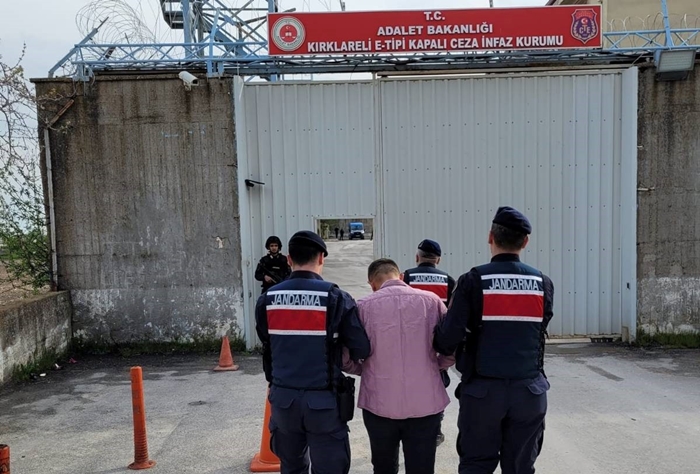 Aranan şahıs jandarma tarafından yakalandı
