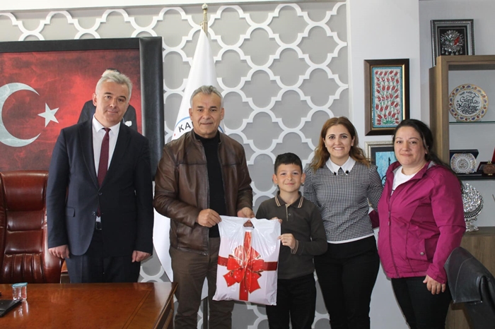 Başarısının mutluluğunu Başkan Koşdemir ile paylaştı
