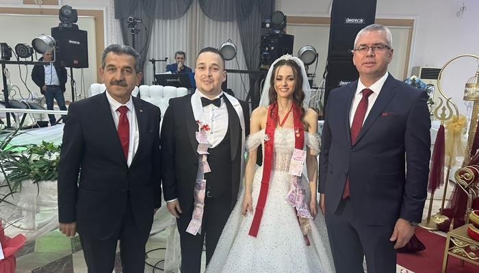 Dermenci ve Bayram ailesinin mutluluklarına ortak oldu
