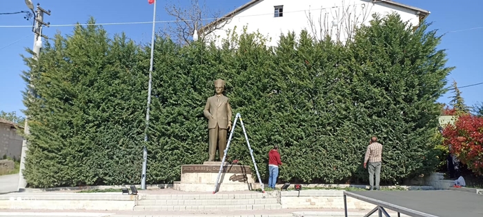Kaynarca’nın Atatürk Meydanında bakım ve temizlik