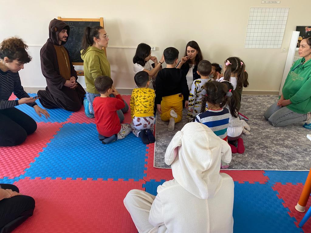 Depremzede çocuklara KLÜ’den psikososyal destek