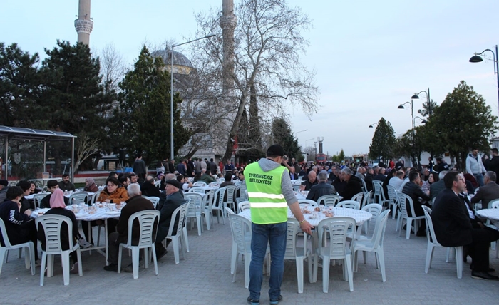 Evrensekiz Belediyesinden 1500 kişilik iftar