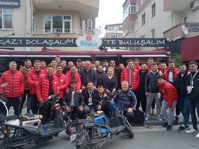 Maç öncesi taraftarlarla kahvaltı