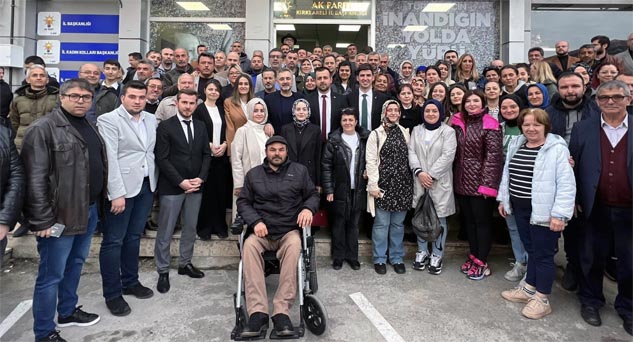 AK Parti Milletvekili adayları İl binasında partililer ile buluştu