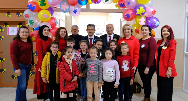 Vali Ekici özel öğrenciler ile bir araya geldi