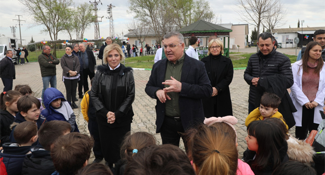 Minik öğrencilerden hayvan bakımevine ziyaret