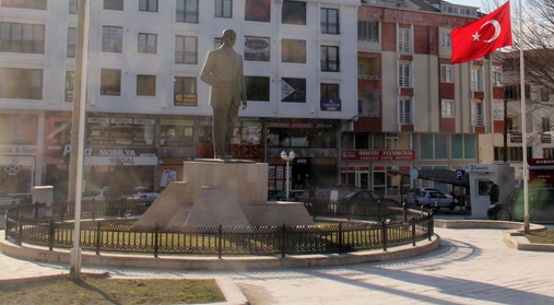 23 Nisan’da Atatürk anıtına çelenkler sunulacak