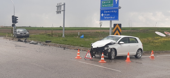 2 araç kazaya karıştı; 6 kişi yaralandı
