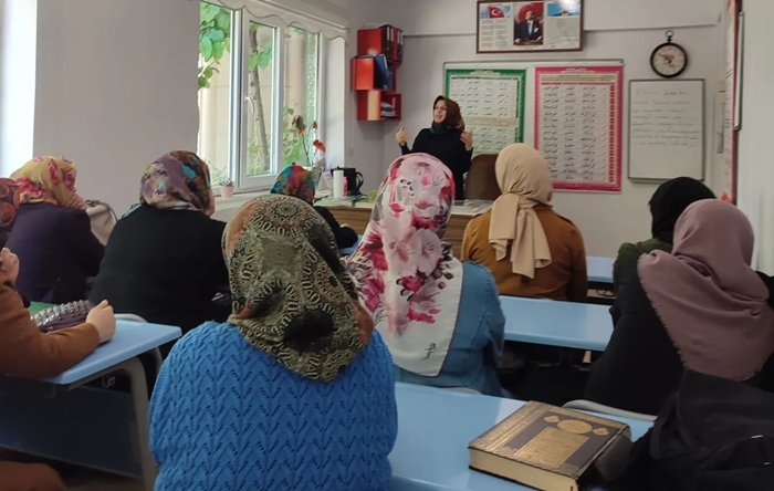 İl Vaizi Güney proje kapsamında kadınlar ile bir araya geldi