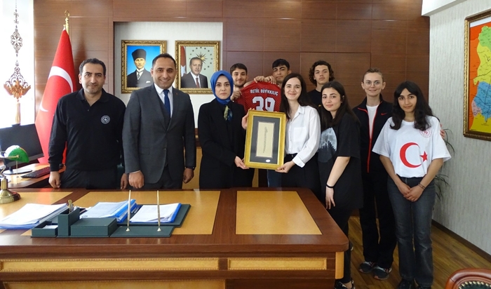 Gençlik Haftasında sporculardan Kaymakam Büyükkılıç’a ziyaret