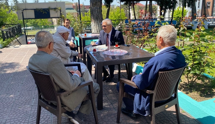 Uysal Huzurevi sakinlerini ziyaret etti