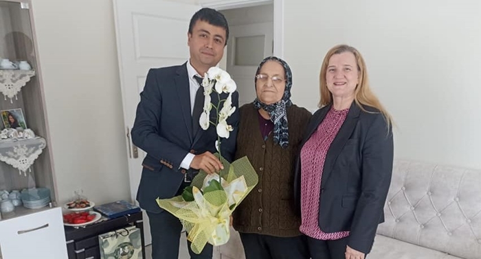 Anneler Gününde şehit ailelerini ziyaret ettiler