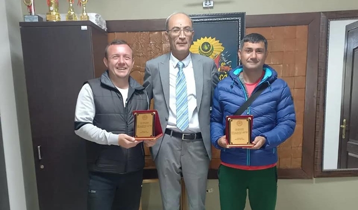 Başarılı öğretmenlere plaket