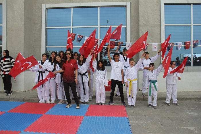 Gençler gönüllerince spor yapıp eğlendiler