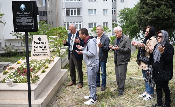 Başkan Saraç kabri başında anıldı