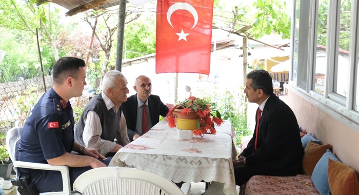 Vali Ekici şehit ailesinin isteklerini dinledi