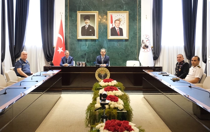 Vali Ekici toplantıya video konferans yöntemiyle katıldı